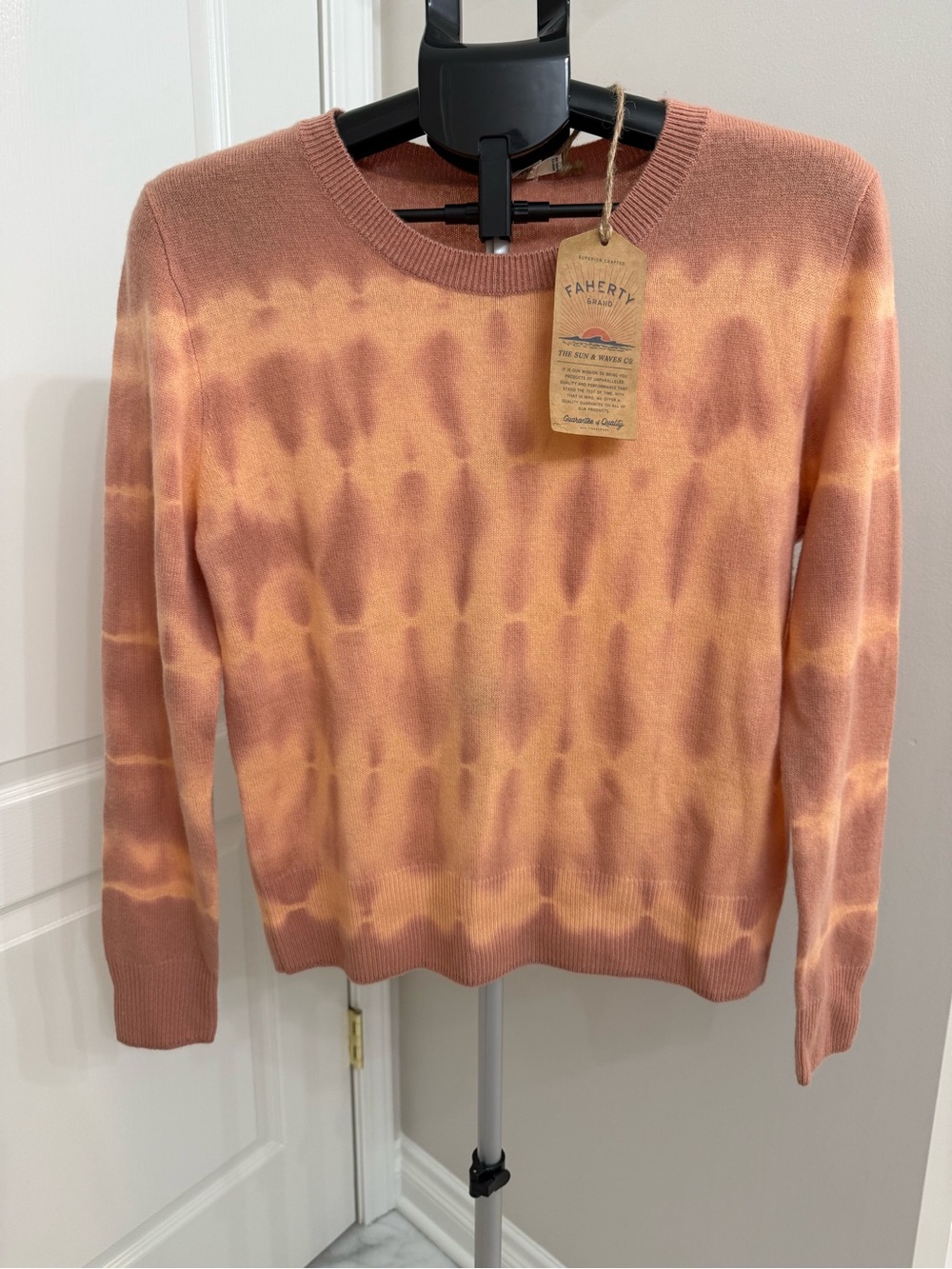 Faherty Women's Tie-Dye Crewneck Sweater in Peach and Rust